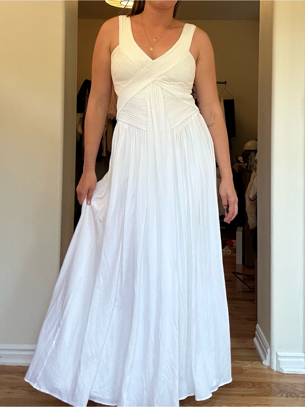 White backless dress - Picture 6 of 12